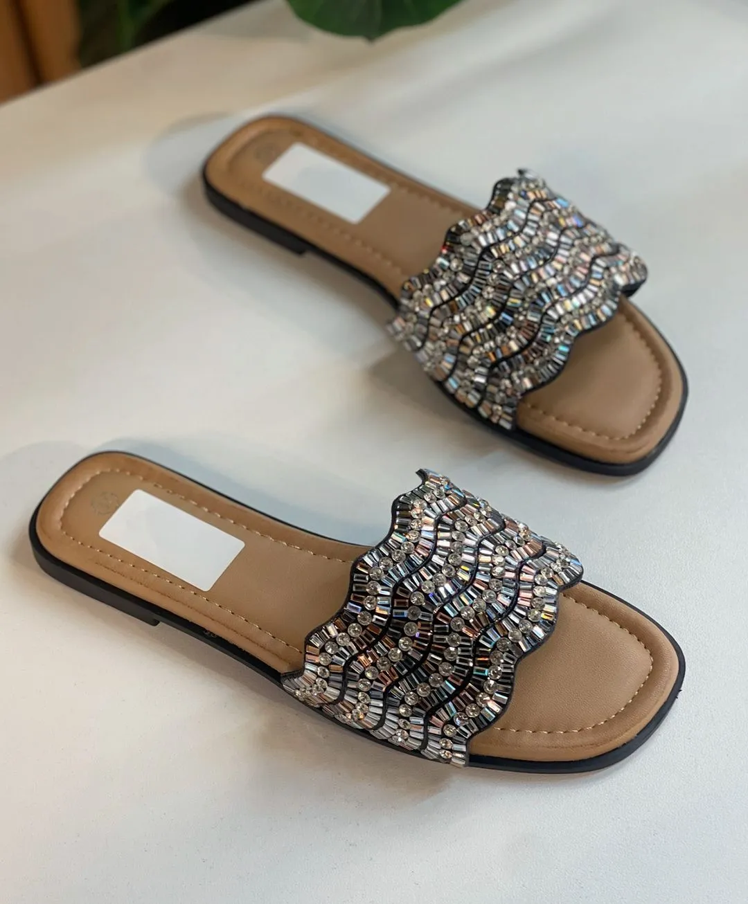 Flat Sandals With Diamonds
