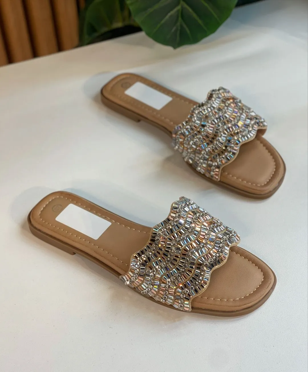 Flat Sandals With Diamonds