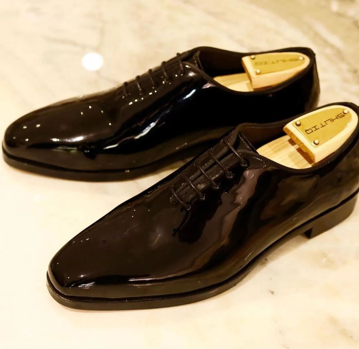 Shiny Oxford Lace-up Shoes Elevate Your Formal Style from Business to Black-Tie
