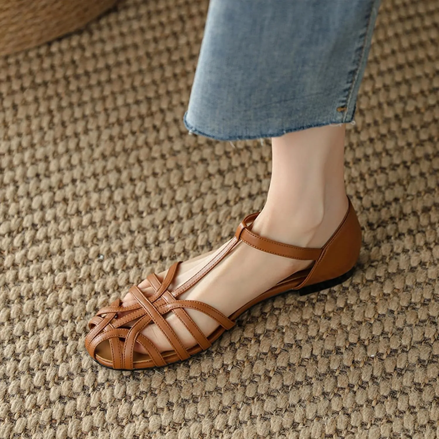 Women's Caged Closed Toe Flat Sandals T Strap Comfortable Adjustable Buckle Hollow Out Roman Sandals Vintage Casual Beach Sandals