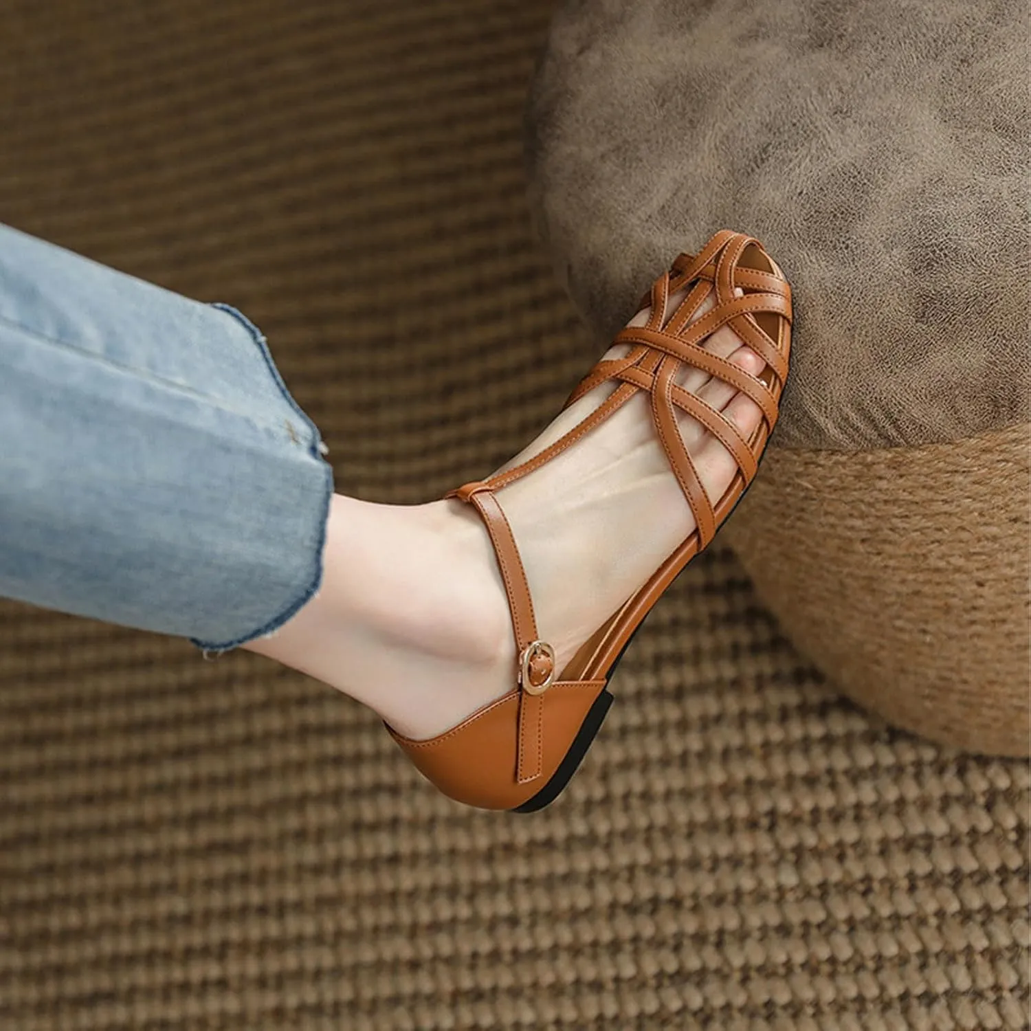 Women's Caged Closed Toe Flat Sandals T Strap Comfortable Adjustable Buckle Hollow Out Roman Sandals Vintage Casual Beach Sandals